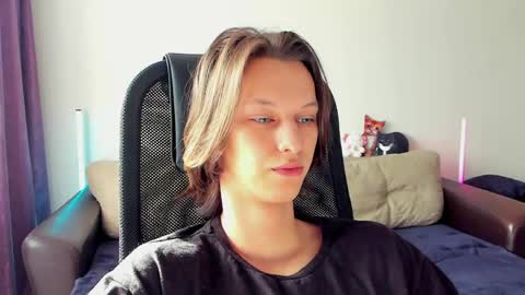 Snapshot of ostin_meoww chatting on 04.22.26 Ostin online show from 04.22.26