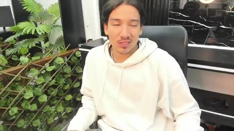 Otto Andrew online show from 04.10.26