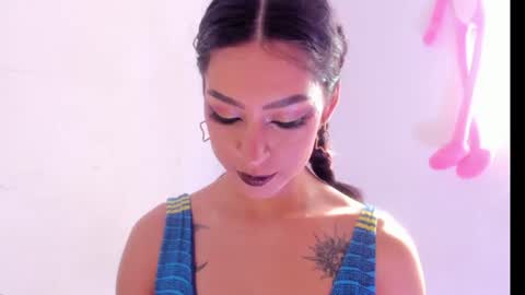 Snapshot of ounla_sweet chatting on 06.24.26 ounla sweet online show from 06.24.26