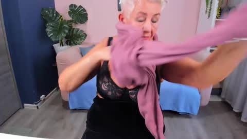 Snapshot of over50games chatting on 11.08.25 Alla online show from 11.08.25