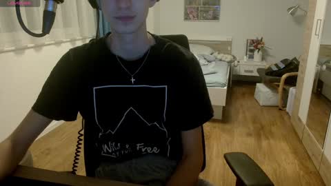 Snapshot of overkneebabe chatting on 02.04.25 OverkneeBabe online show from 02.04.25