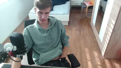 Snapshot of overkneebabe chatting on 11.15.25 OverkneeBabe online show from 11.15.25