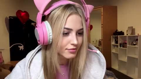 Snapshot of ozellagranville chatting on 02.15.26 Eva online show from 02.15.26