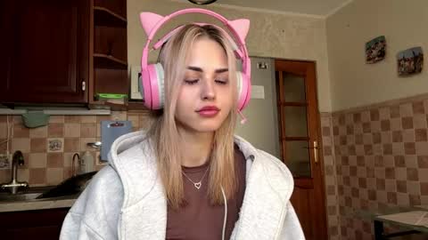 Snapshot of ozellagranville chatting on 05.09.26 Eva online show from 05.09.26