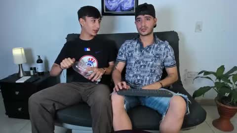 Snapshot of p_jhon chatting on 09.30.25 P online show from 09.30.25