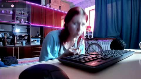 Ella online show from 02.11.25