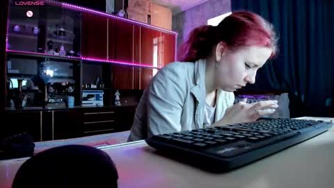 Ella online show from 03.05.25