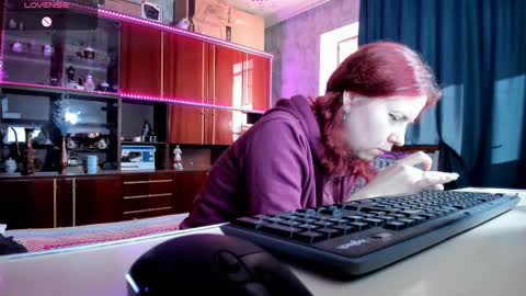 Ella online show from 03.12.25