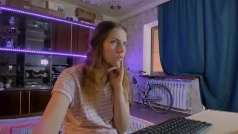 Snapshot of pa1e_pr1ncess chatting on 06.10.26 Ella online show from 06.10.26