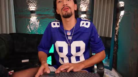 Snapshot of pablo_russoo chatting on 02.25.26 pablo online show from 02.25.26