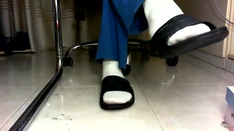 Snapshot of pablomenesssl chatting on 12.25.24 Pablo Meness online show from 12.25.24