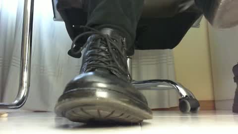 Snapshot of pablomenesssl chatting on 01.18.25 Pablo Meness online show from 01.18.25