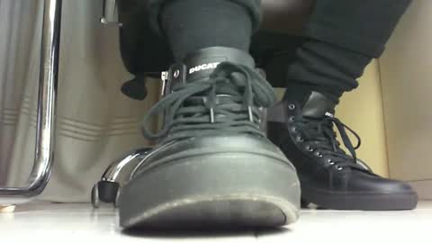 Snapshot of pablomenesssl chatting on 01.18.25 Pablo Meness online show from 01.18.25