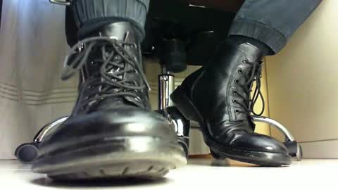 Snapshot of pablomenesssl chatting on 01.20.25 Pablo Meness online show from 01.20.25