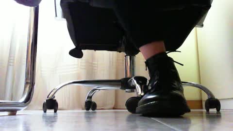 Snapshot of pablomenesssl chatting on 01.23.25 Pablo Meness online show from 01.23.25