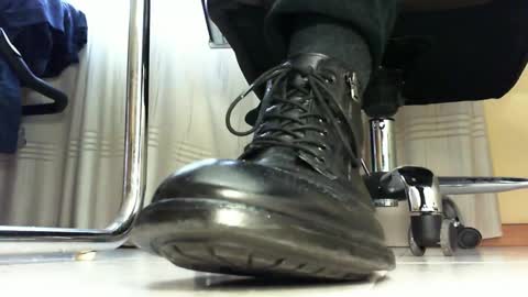 Snapshot of pablomenesssl chatting on 01.25.25 Pablo Meness online show from 01.25.25