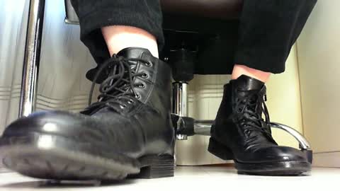 Snapshot of pablomenesssl chatting on 01.27.25 Pablo Meness online show from 01.27.25