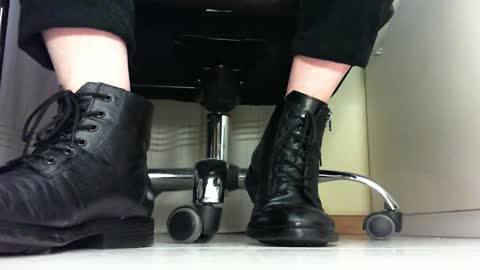 Snapshot of pablomenesssl chatting on 01.29.25 Pablo Meness online show from 01.29.25