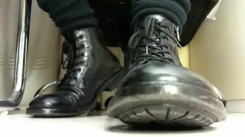 Snapshot of pablomenesssl chatting on 02.17.25 Pablo Meness online show from 02.17.25