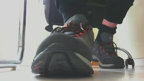 Snapshot of pablomenesssl chatting on 02.21.25 Pablo Meness online show from 02.21.25