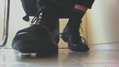 Snapshot of pablomenesssl chatting on 02.24.25 Pablo Meness online show from 02.24.25