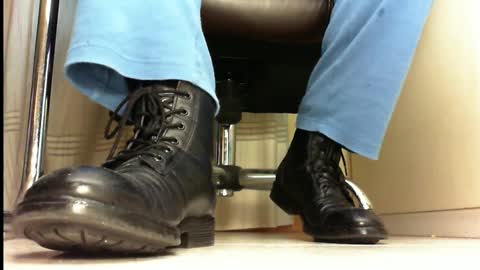 Snapshot of pablomenesssl chatting on 03.09.25 Pablo Meness online show from 03.09.25