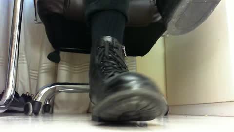 Snapshot of pablomenesssl chatting on 03.10.25 Pablo Meness online show from 03.10.25