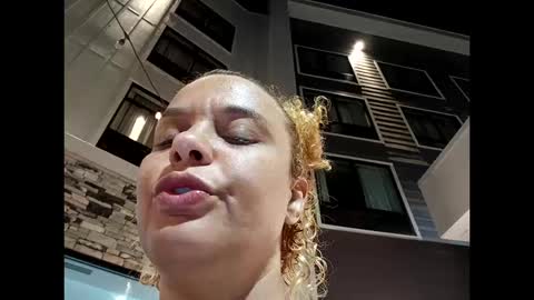 paidqueenbella online show from 10.18.25