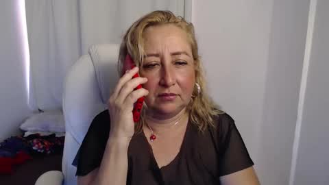 Snapshot of paiper_halliwey_ chatting on 10.17.25 paiper online show from 10.17.25