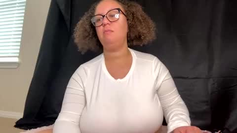 Snapshot of paisleehaze chatting on 01.08.25 Paislee Haze online show from 01.08.25