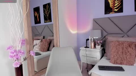 Snapshot of pamela_duque30 chatting on 09.28.25 Pamela Duque online show from 09.28.25