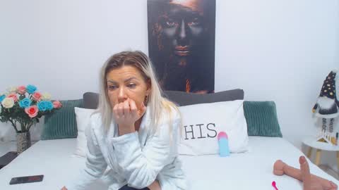 PAMEL ISSY online show from 02.02.25