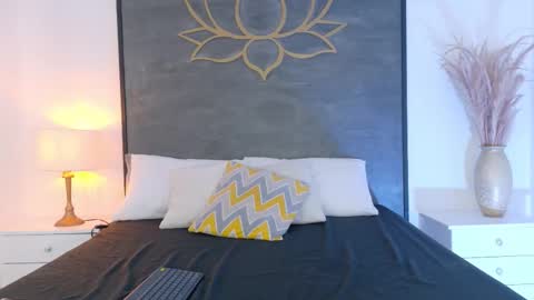 Snapshot of pamela_parrish chatting on 10.25.25 Pamela Parrish online show from 10.25.25