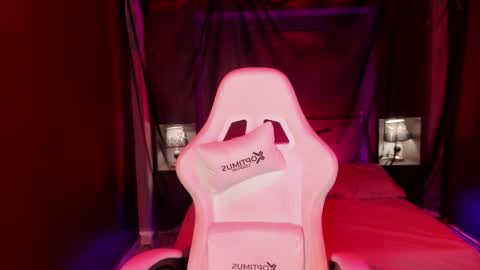 Snapshot of pamelaascott chatting on 10.21.25 P A M online show from 10.21.25