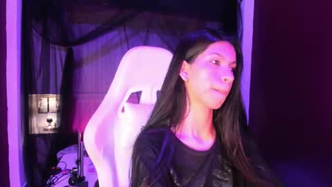 Snapshot of pamelaascott chatting on 11.07.25 P A M online show from 11.07.25