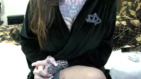 PAMELA GUNNS online show from 01.24.25