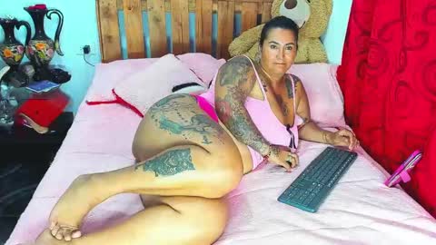 Snapshot of pamelaruiizz3 chatting on 10.10.25 Pamela online show from 10.10.25