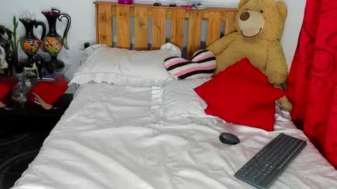 Snapshot of pamelaruiizz3 chatting on 10.20.25 Pamela online show from 10.20.25