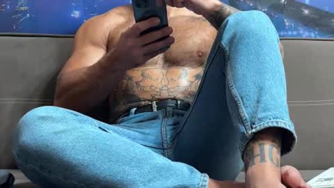 Snapshot of panther_style chatting on 10.18.25 Oleg online show from 10.18.25