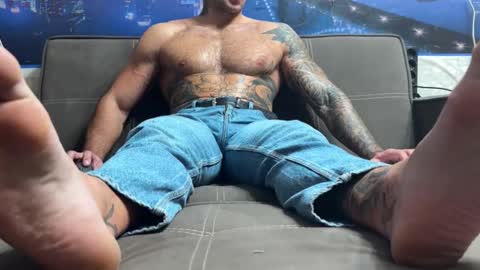 Snapshot of panther_style chatting on 10.19.25 Oleg online show from 10.19.25