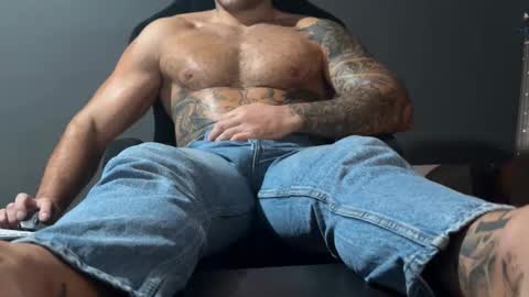 Snapshot of panther_style chatting on 10.24.25 Oleg online show from 10.24.25