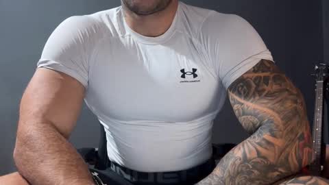 Snapshot of panther_style chatting on 10.25.25 Oleg online show from 10.25.25