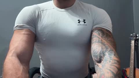 Snapshot of panther_style chatting on 10.27.25 Oleg online show from 10.27.25