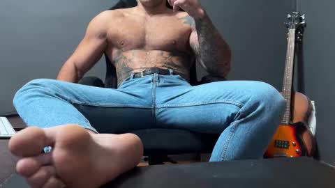 Snapshot of panther_style chatting on 10.28.25 Oleg online show from 10.28.25