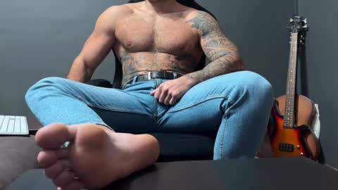 Snapshot of panther_style chatting on 10.31.25 Oleg online show from 10.31.25