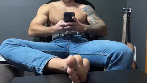 Snapshot of panther_style chatting on 11.15.25 Oleg online show from 11.15.25