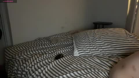 PantsLessTraveler online show from 04.12.26