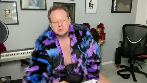 PantyhoseKing online show from 11.29.25