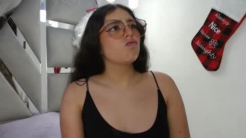 Snapshot of paola_lyon chatting on 12.31.24 Paola Lyon online show from 12.31.24