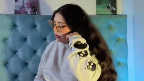 Snapshot of paola_lyon chatting on 09.29.25 Paola Lyon online show from 09.29.25